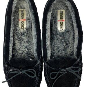 Minnetonka Women’s Black Suede Moccasin Slippers — Size 8M, Faux-Fur Lined